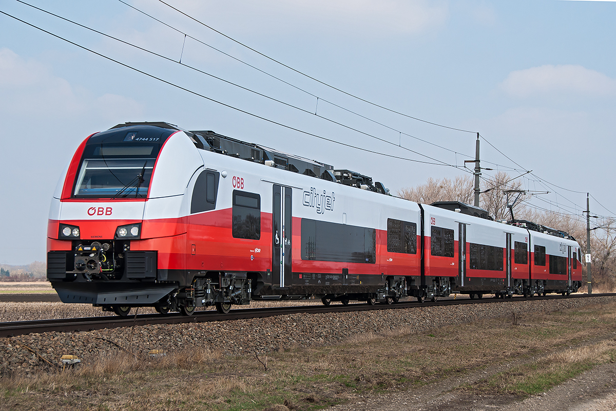 Cityjet 4744 517 im Tullnerfeld. Die Aufnahme entstand am 13.03.2017.