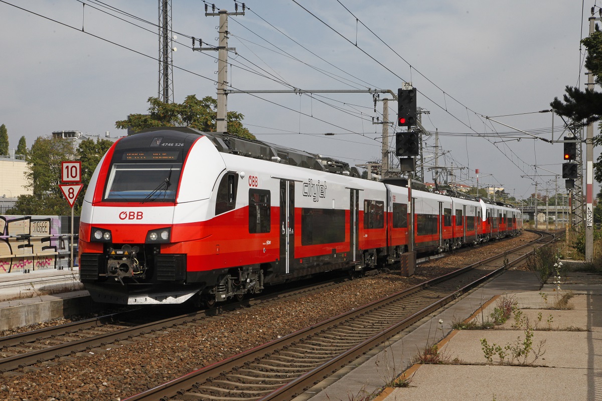 Cityjet 4746 526 als Schnellbahnzug in Wien Hetzendorf am 28.09.2016.