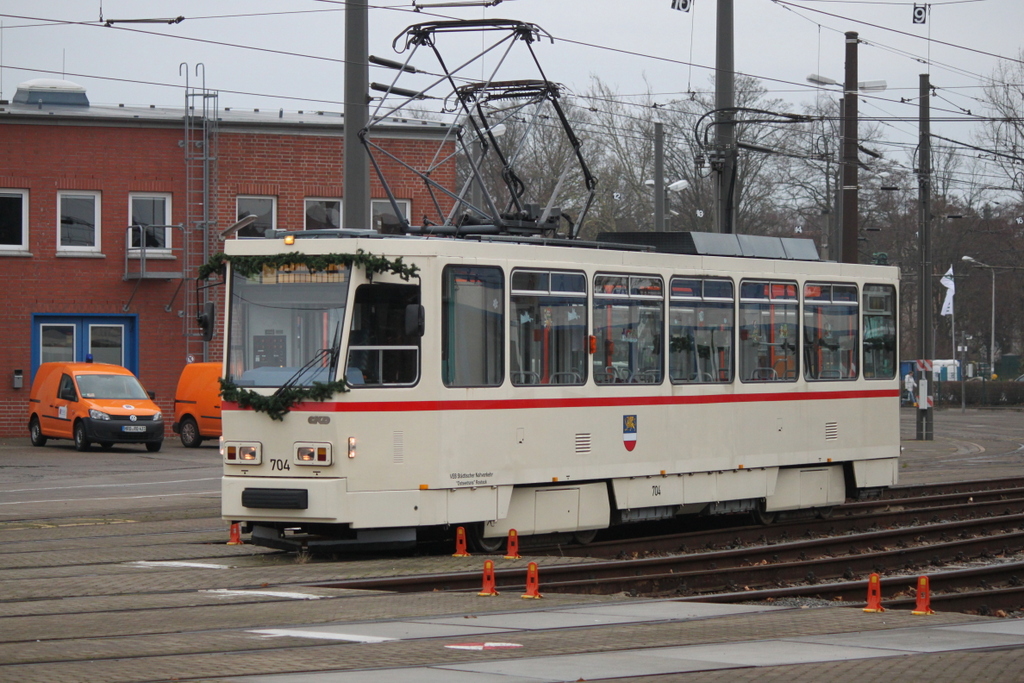 CKD Tatra Wagen T6A2(704)stand am Nachmittag des 30.11.2018 auf dem Betriebshof der Rostocker Straßenbahn AG.