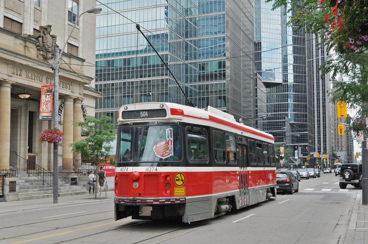 CLRV Tramzug der TTC 4074, auf der Linie 504 unterwegs in Toronto. Die Aufnahme stammt vom 23.07.2017.