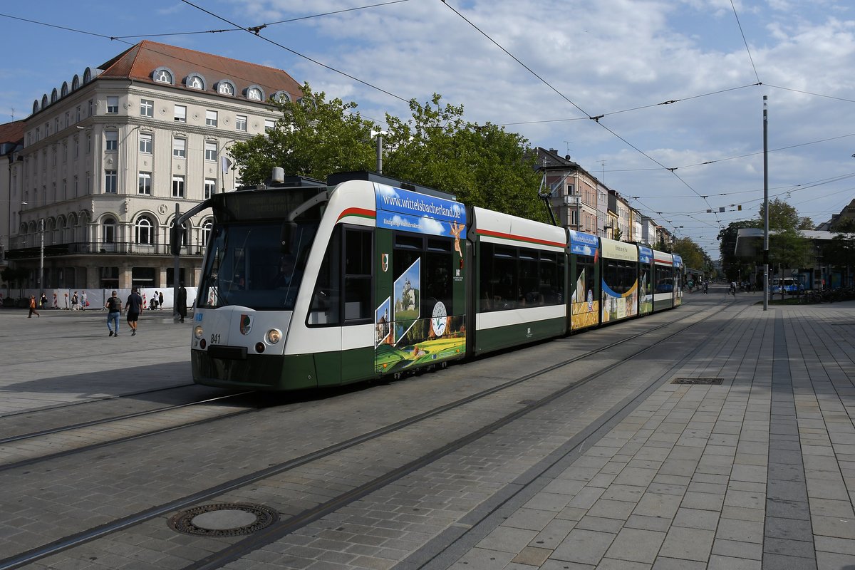 Combino 841 am 26.08.17 am Augsburger Königsplatz