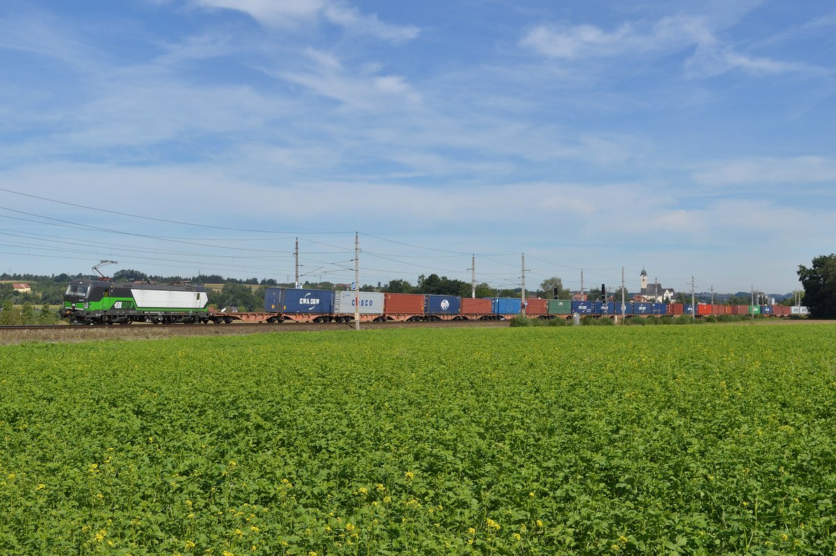 Containerzug 61451 ist am 27.08.2015 mit der 193 225 bespannt gewesen und
ist auf seiner Fahrt auch in Wartberg an der Krems vorbeigekommen.