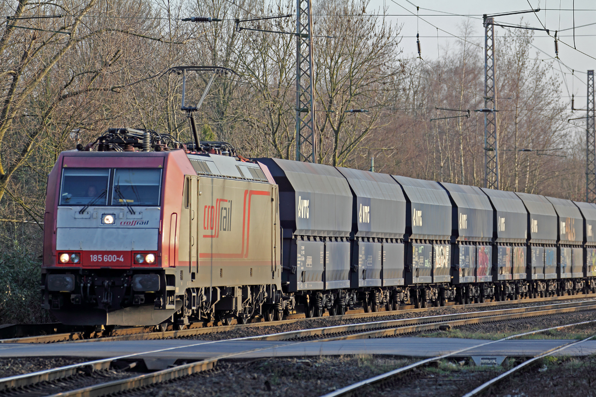 Crossrail 185 600-4 durchfährt Ratingen-Lintorf 27.2.2016