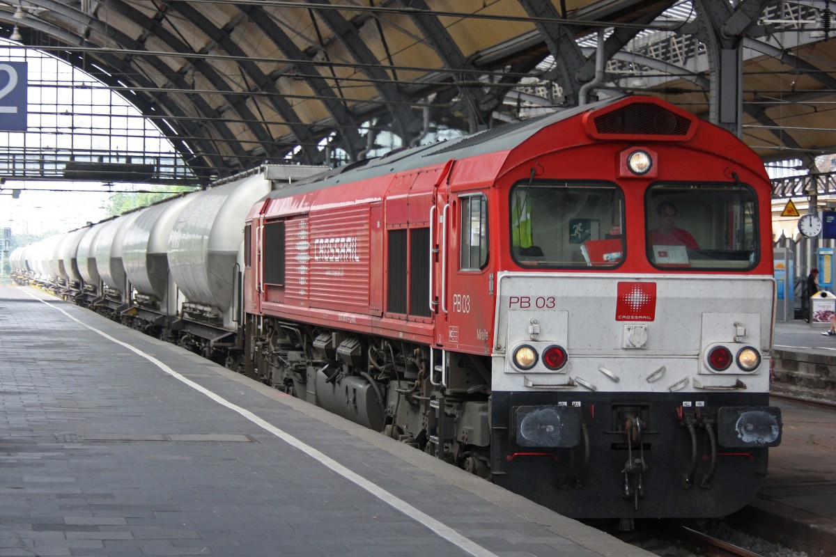 Crossrail PB03 am 14.7.13 mit einem Silowagenzug in Krefeld Hbf