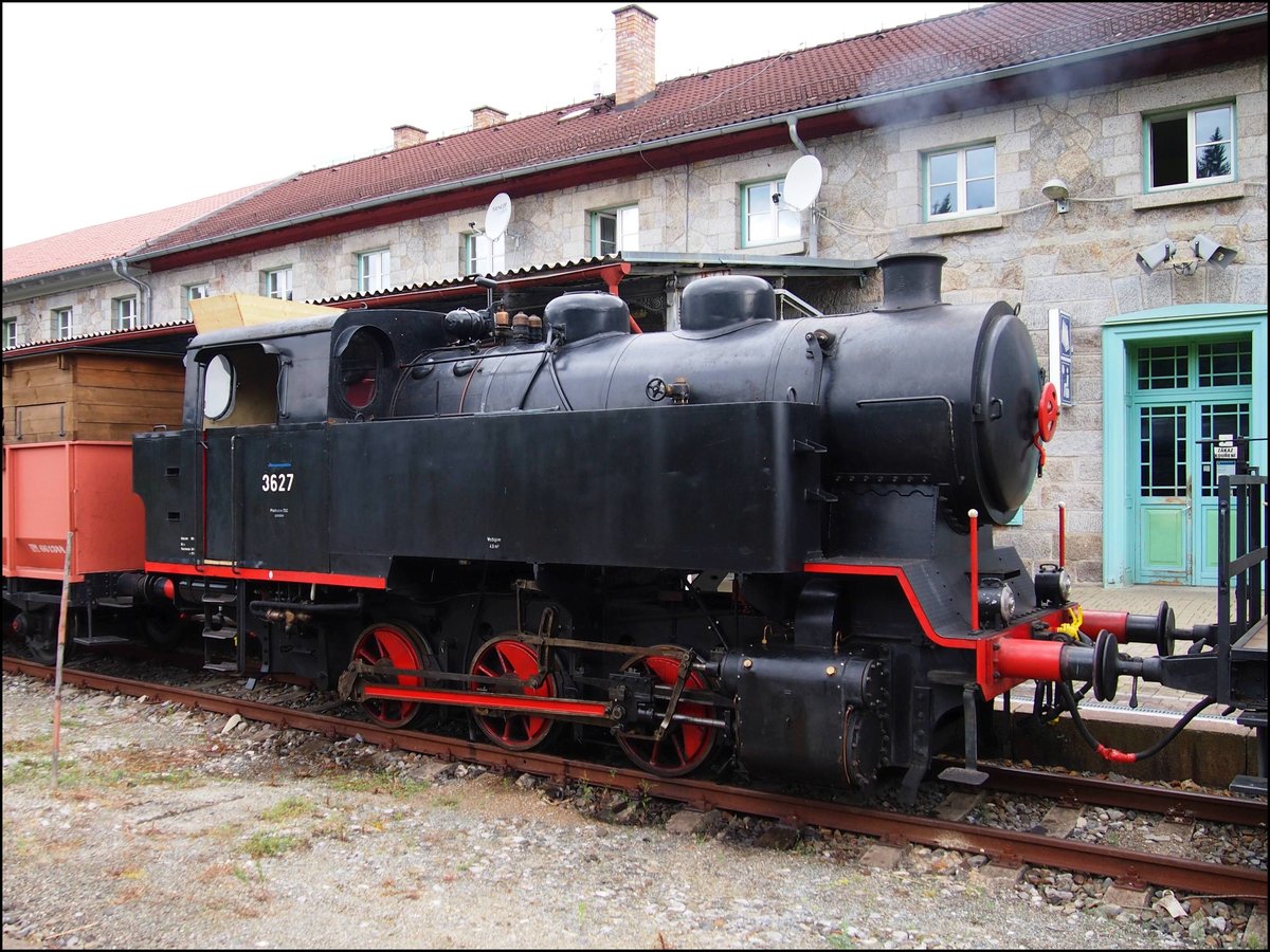 CS 400 in der Lokomotivenfabrik ČKD Praha(Baujahre 1957) am 3.7.2016 in Bhf. Železná Ruda - Böhmisch Eisenstein.