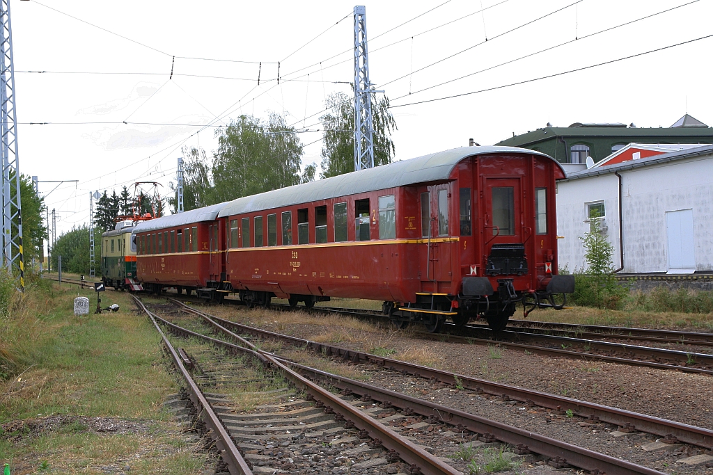 CSD E422 0003 (CD 100 003-3) fährt am 25.August 2018 mit dem Os 28411 (Bechyne - Tabor) aus dem Bahnhof Malsice.