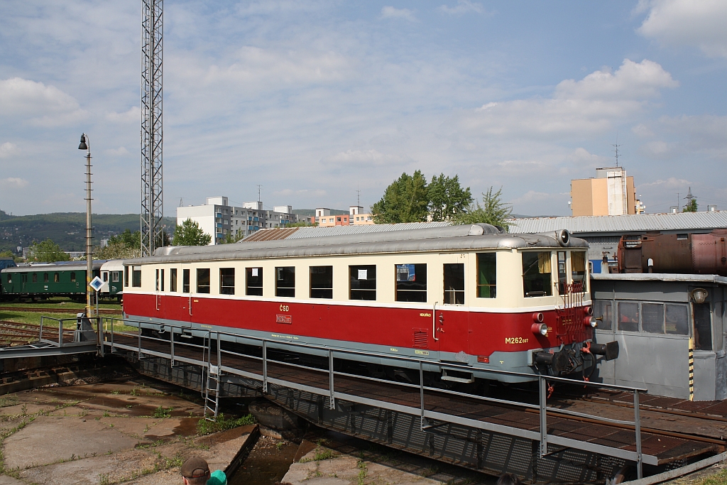 CSD M262 007 am 12.April 2014 auf der Drehscheibe im Depot Bratislava Vchod. 

