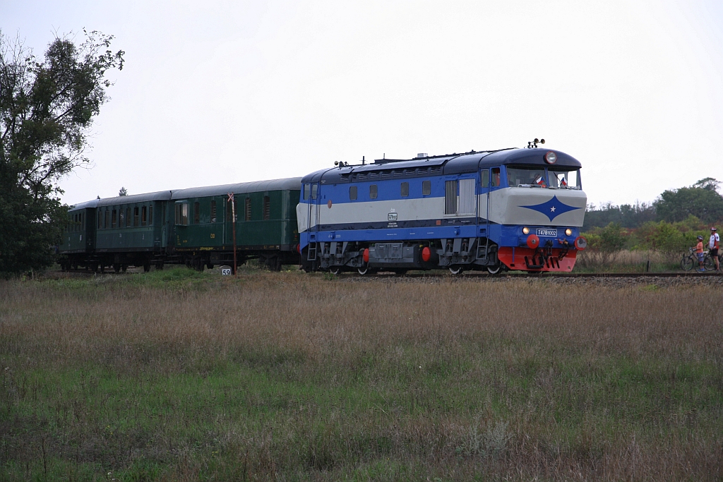 CSD T478 1002 am 15.September 2018 mit dem Os 24525 (Lednice - Breclav) zwischen Lednice Rybniky und Charvatska Nova Ves beim Strecken-Km 5,9.