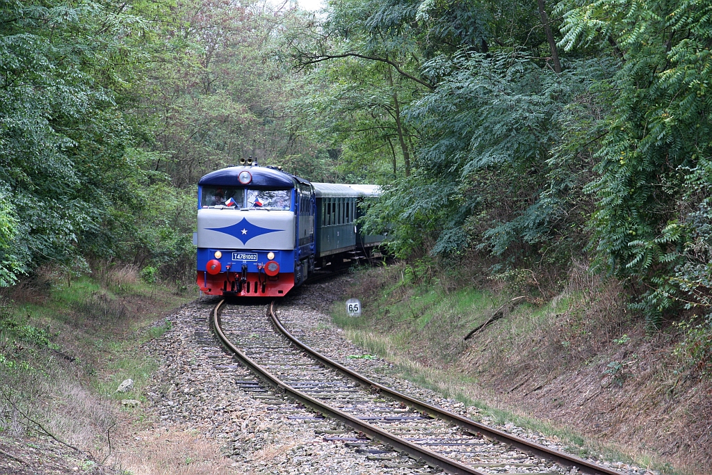 CSD T478 1002 am 15.September 2018 mit dem Os 24526 (Breclav - Lednice) zwischen Charvatska Nova Ves und Lednice Rybniky beim Strecken-Km 6,5.