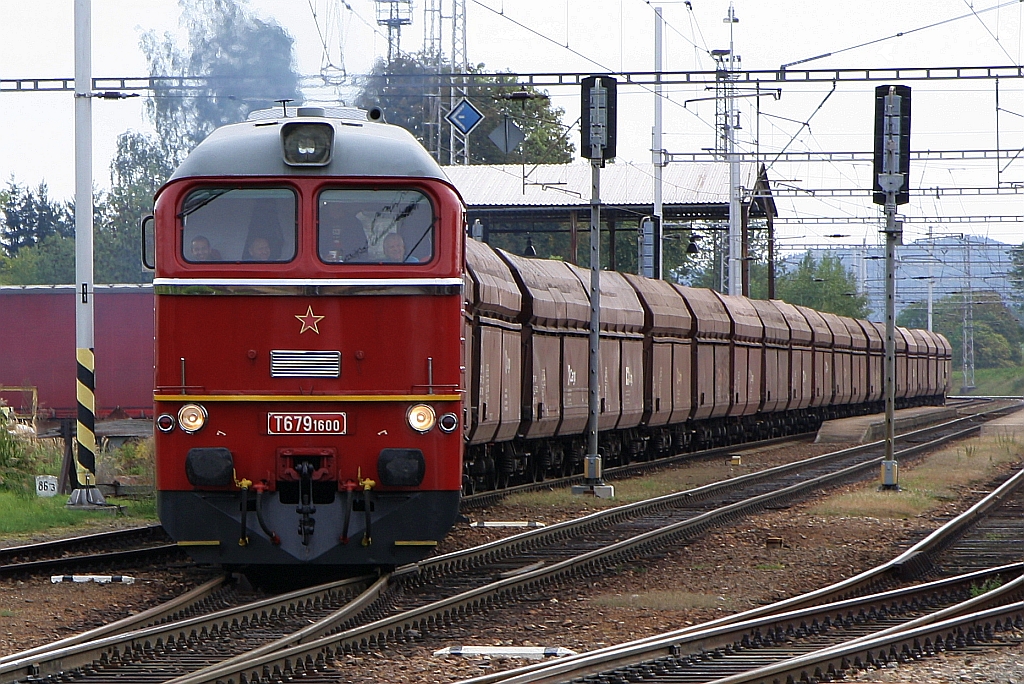 CSD T679 1600 (CD 90 54 3 781 600-2) fährt am 22.September 2018 mit dem Pn 54775 (Ceske Budejovice s.n. - Horni Dvoriste) aus dem Bahnhof Kaplice.