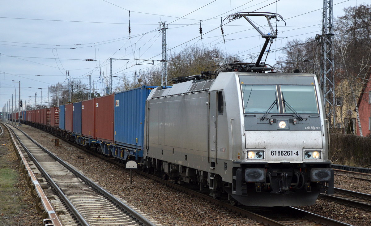 CTL mit der akiem 186 261-4 und Containerzug am 18.02.18 Berlin-Hirschgarten.