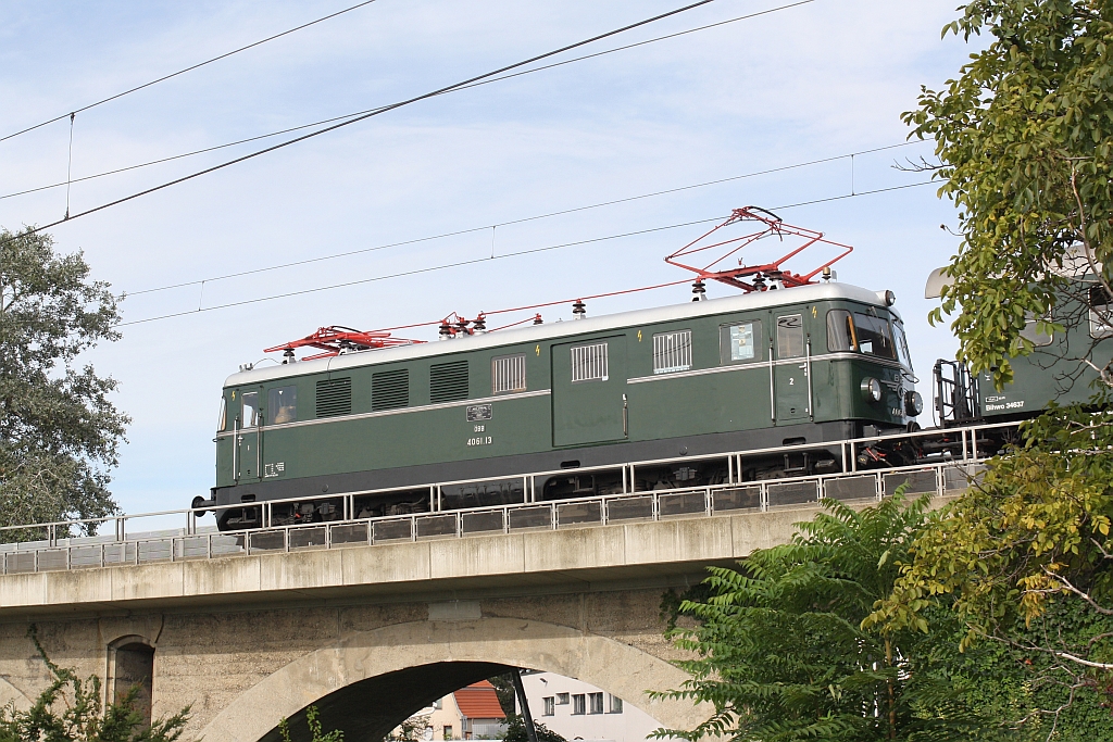 CZA 4061.13 (1046.13) am 19.September 2015 vor dem SR 17338 auf der  Italienerschleife  bei der Hst. Siemensstrasse.