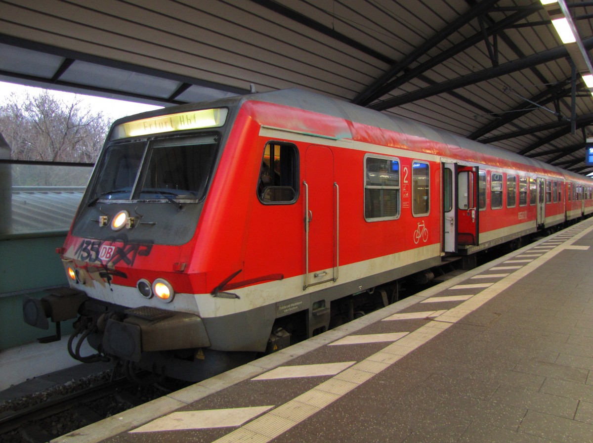 D-DB 50 80 80-35 694-4 Bybdzf 482.1 als RB 16327 von Eisenach nach Halle (S) Hbf, endetete am 12.12.2015 bereits in Erfurt Hbf. Ab Erfurt Hbf übernahm bereits Abellio Rail Mitteldeutschland einen Tag vor dem Fahrplan- und Betreiberwechsel die Weiterfahrt nach Halle. 