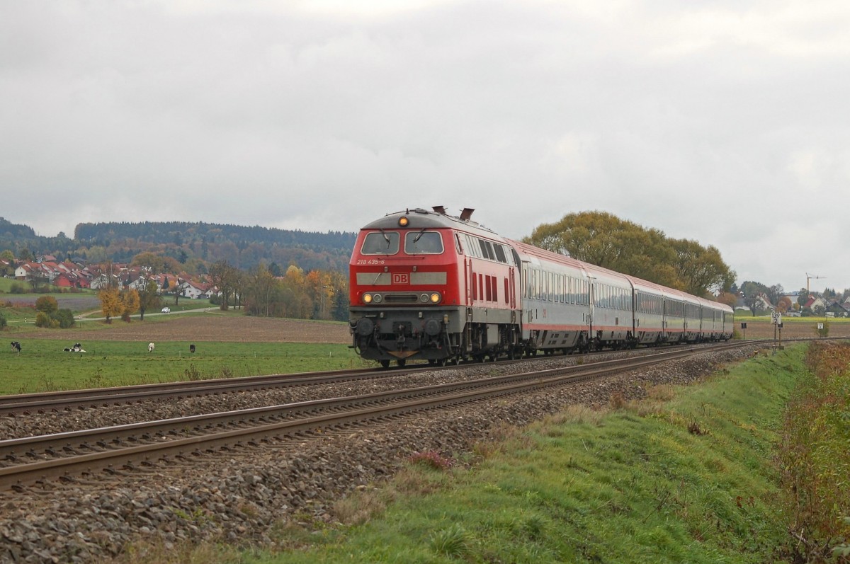 D218 435-6 mit IC 118, Innsbruck Hbf - Münster Hbf, in Schweinhausen. 23.10.2015