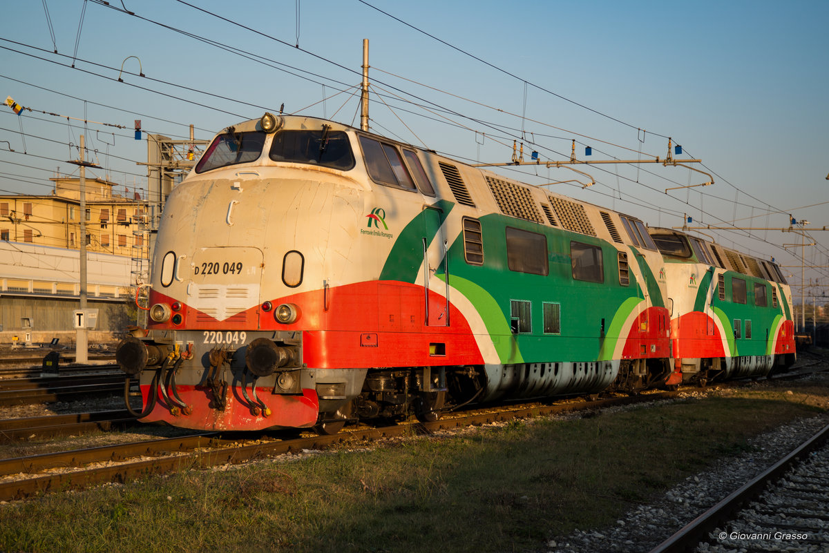 D220 049 + D220 011 ex DB ex FER ex RTC adessso CGF - VERONA PORTA VESCOVO 15/12/2018