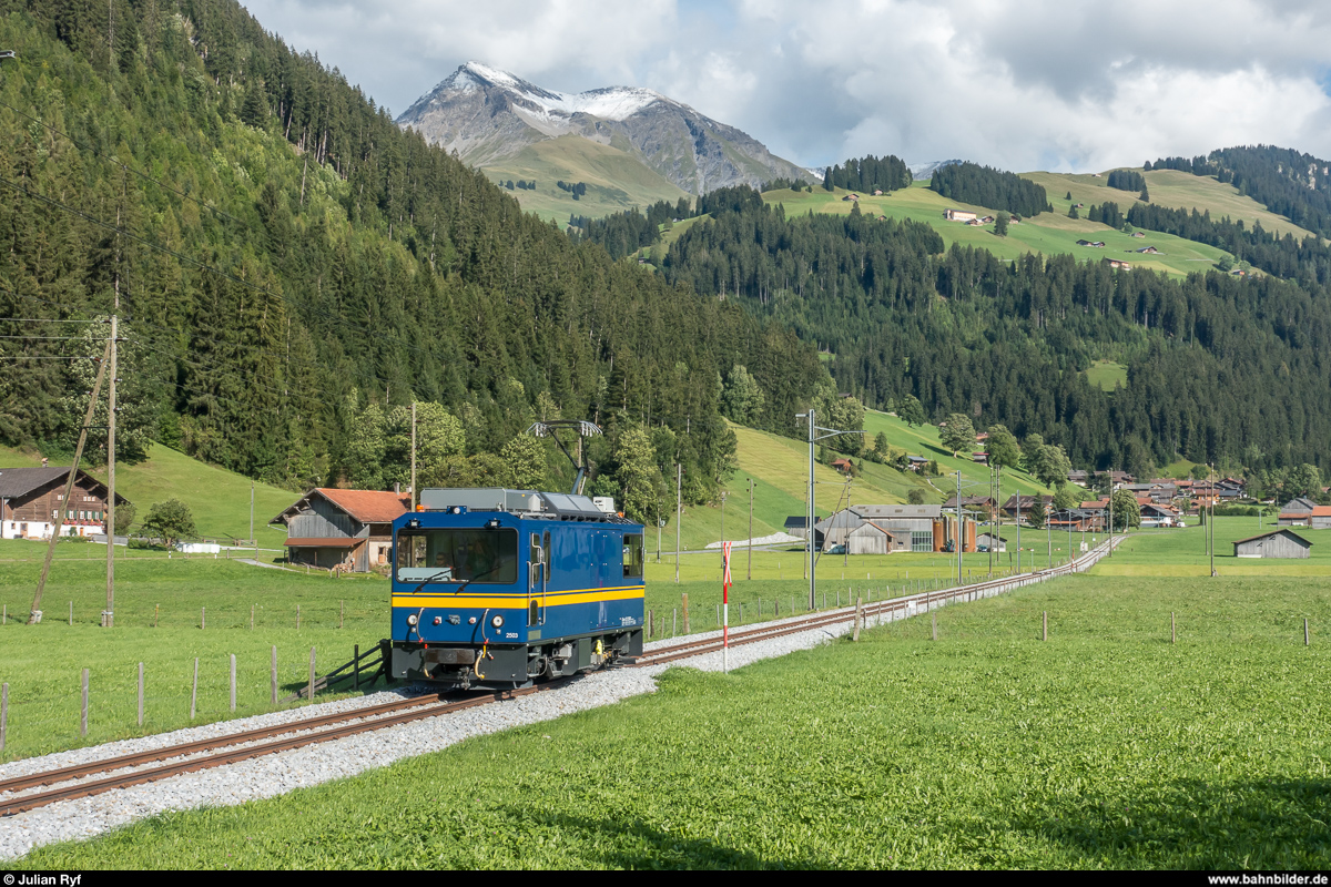 Dampfbahntage Lenk am 3. September 2017: Mit der Gem 2/2 2503 wurden Führerstandsfahrten zwischen der Lenk und St. Stephan durchgeführt. Auf der abendlichen Rückfahrt nach Zweisimmen kurz vor St. Stephan.