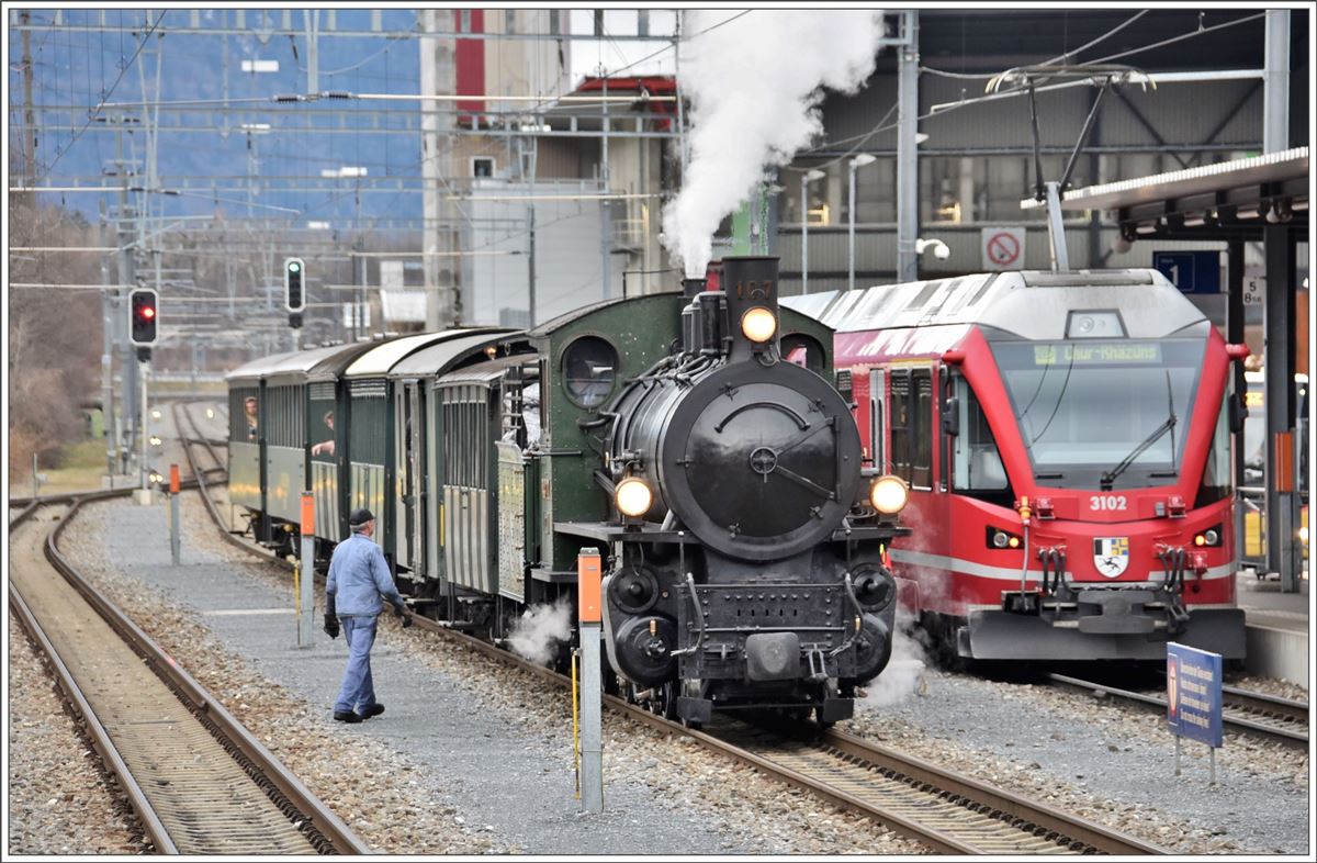 Dampfextrazug mit G 4/5 107  Albula  auf der Rückfahrt in Untervaz-Trimmis. (05.03.2017)