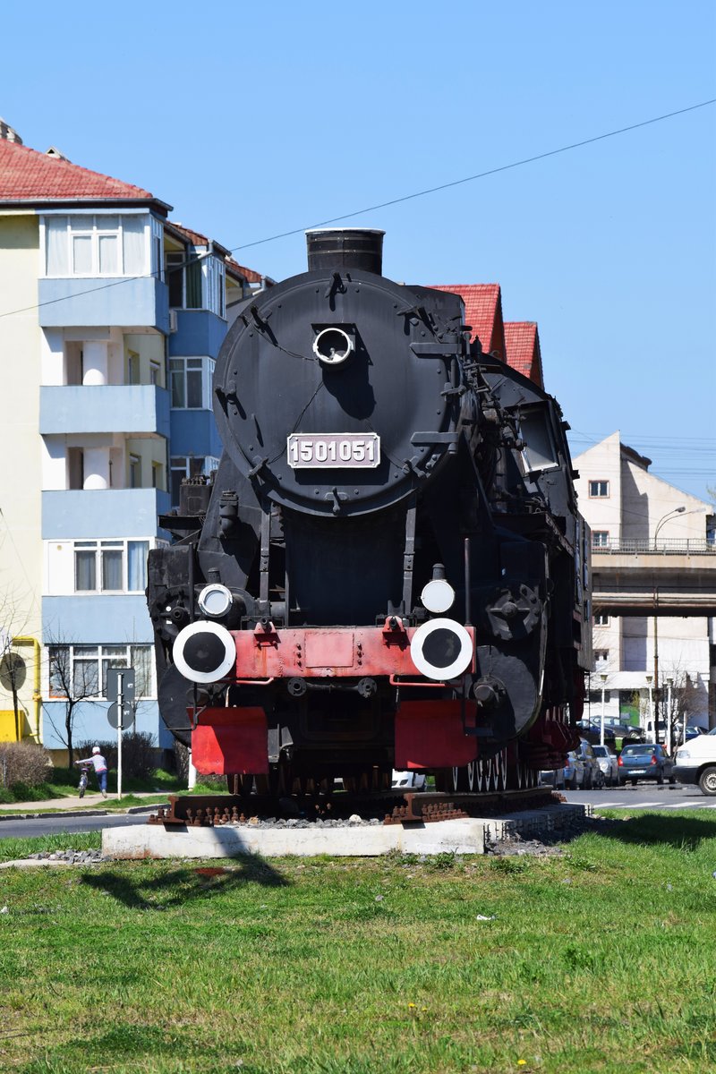 Dampflok 1501051 ausgestellt vor Bahnhof Galati am 09.04.2018