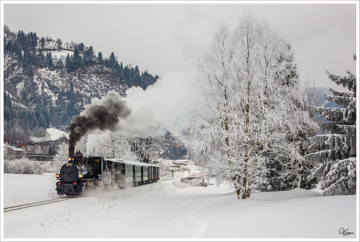 Dampflok MH 3 der Pinzgaubahn, fährt mit einem Sonderzug von Zell am See nach Krimml.  Bruckberg im Pinzgau  1_2_2015