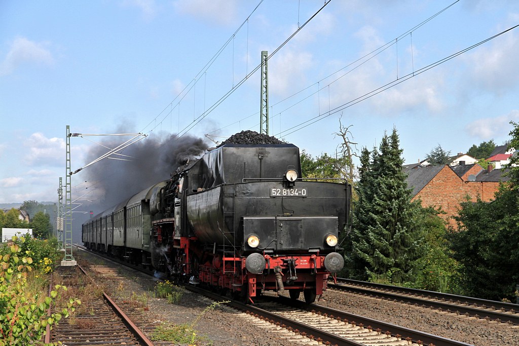 Dampfsonderzug  Vier-Flüsse-Fahrt  mit der 52 8134-0 der Eisenbahnfreunde Betzdorf am 24.08.2014 (auf der Dillstrecke) in Asslar.