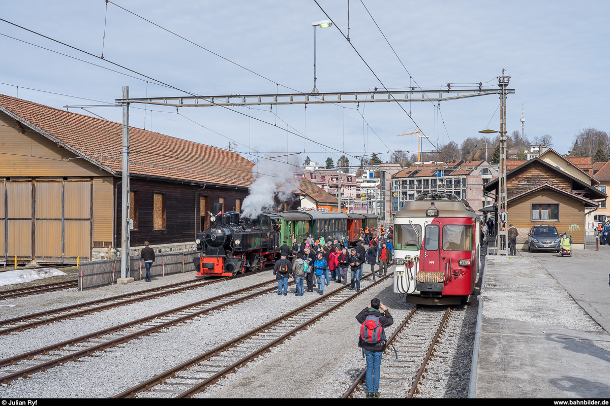 Dampfzug GFM Historique mit G 2x2/2 der BC und GFM Historique BDe 4/4 141 am 3. März 2019 im alten Bahnhof Châtel-Saint-Denis am letzten Betriebstag der Strecke Palézieux - Châtel-Saint-Denis vor der Streckensperre mit anschliessendem Ersatz des alten Bahnhofs.