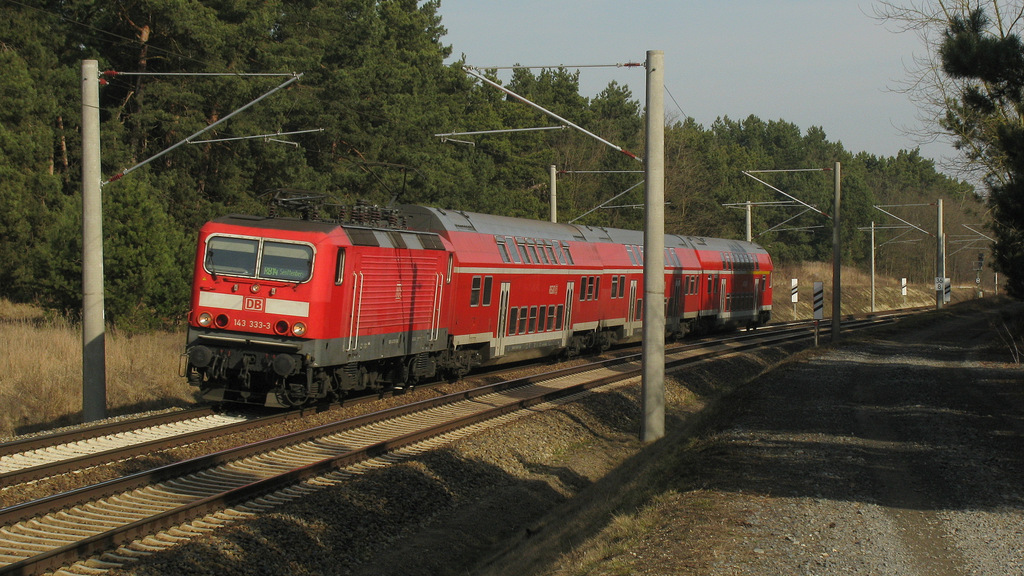 Dann für die Freunde der Baureihe 143 die 143 3333 noch ein Exemplar