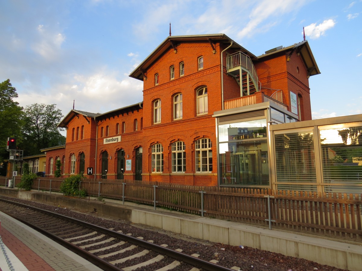 Das Bahnhofsgebäude von Ilsenburg am 09.06.2014