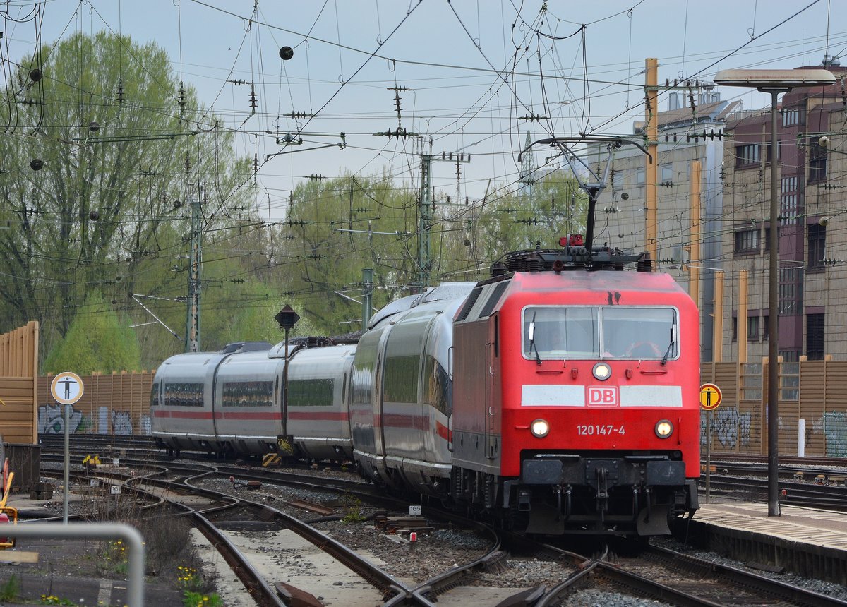 Das Highlight des Tages. 120 147-4 zog 403 036 durch Fürth Hbf Richtung Nürnberg Hbf.

Fürth Hbf 13.04.2017