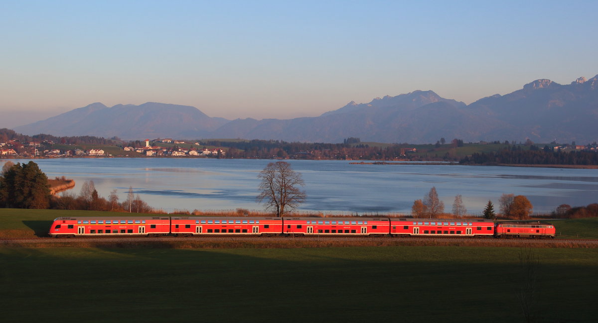 Das Hopfenseemotiv im Abendlicht. 

Füssen, 17. November 2018