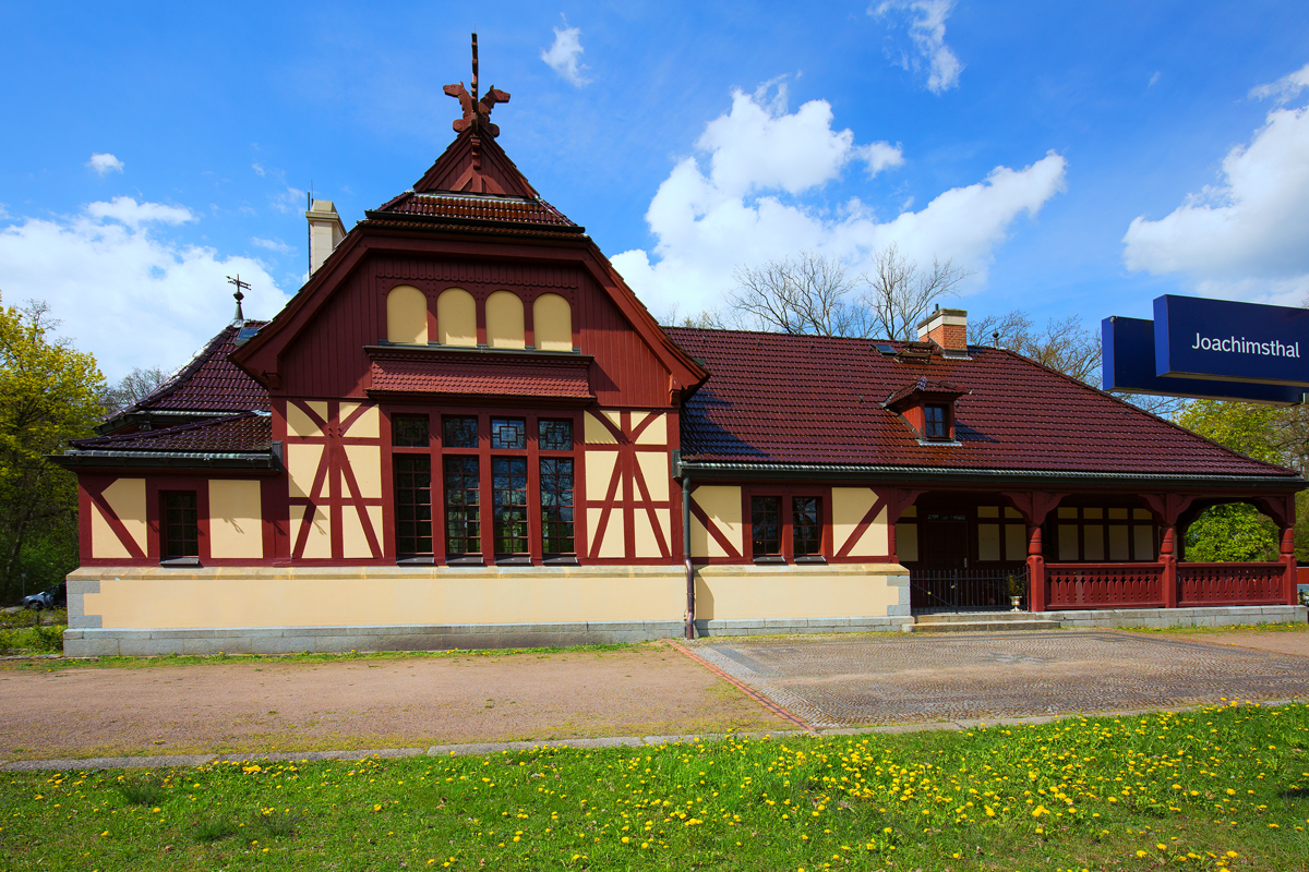Das Innere des Kaiserbahnhofs von Wilhelm II in Joachimsthal kann z.Z. von freitags bis sonntags besichtigt werden, des weiteren finden dort einige kulturelle Veranstaltungen statt. - 29.04.2016
