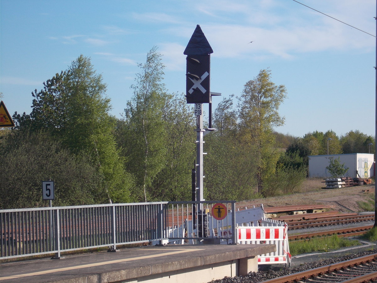 Das künftige,neue Ausfahrsignal P18 für die RE Züge nach Lauterbach Mole,am 17.Mai 2017,in Bergen/Rügen.