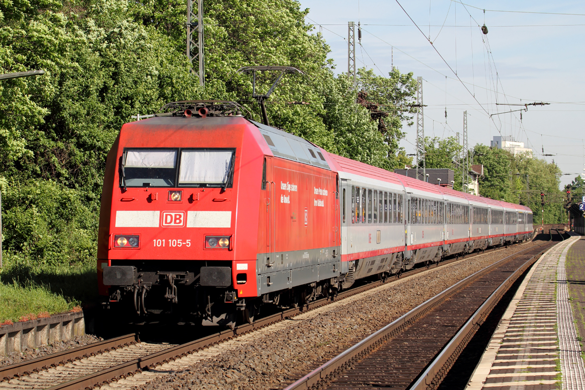 DB 101 105-2 mit IC 119 nach Innsbruck in Bonn-Beuel 17.5.2017