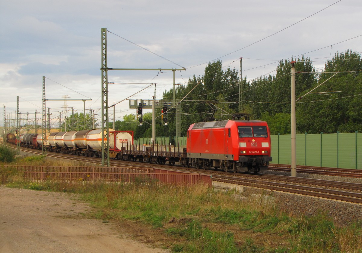 DB 145 021-2 mit einem gemischten Güterzug Richtung Weimar, am 19.09.2015 in Erfurt Azmannsdorf.