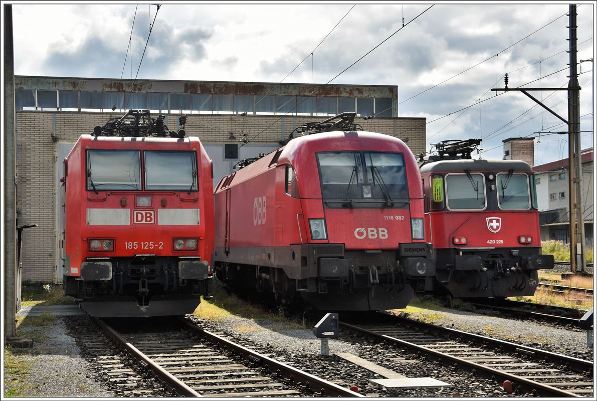 DB 185 125-2, ÖBB 1116 087 und SBB 420 225 in Buchs SG. (03.10.2016)