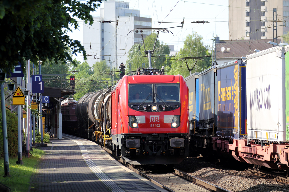 DB 187 102 durchfährt Bonn-Beuel 17.5.2017