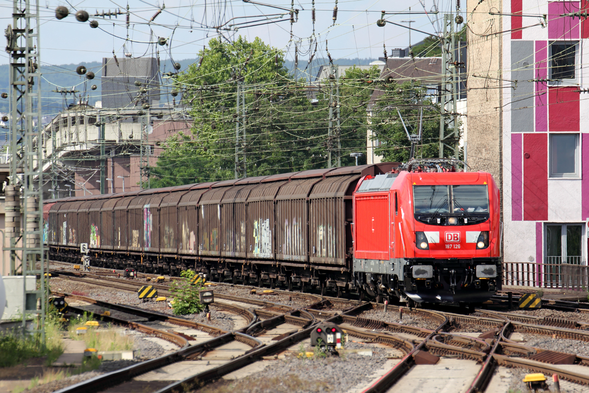 DB 187 126 durchfährt Koblenz Hbf. 4.7.2017