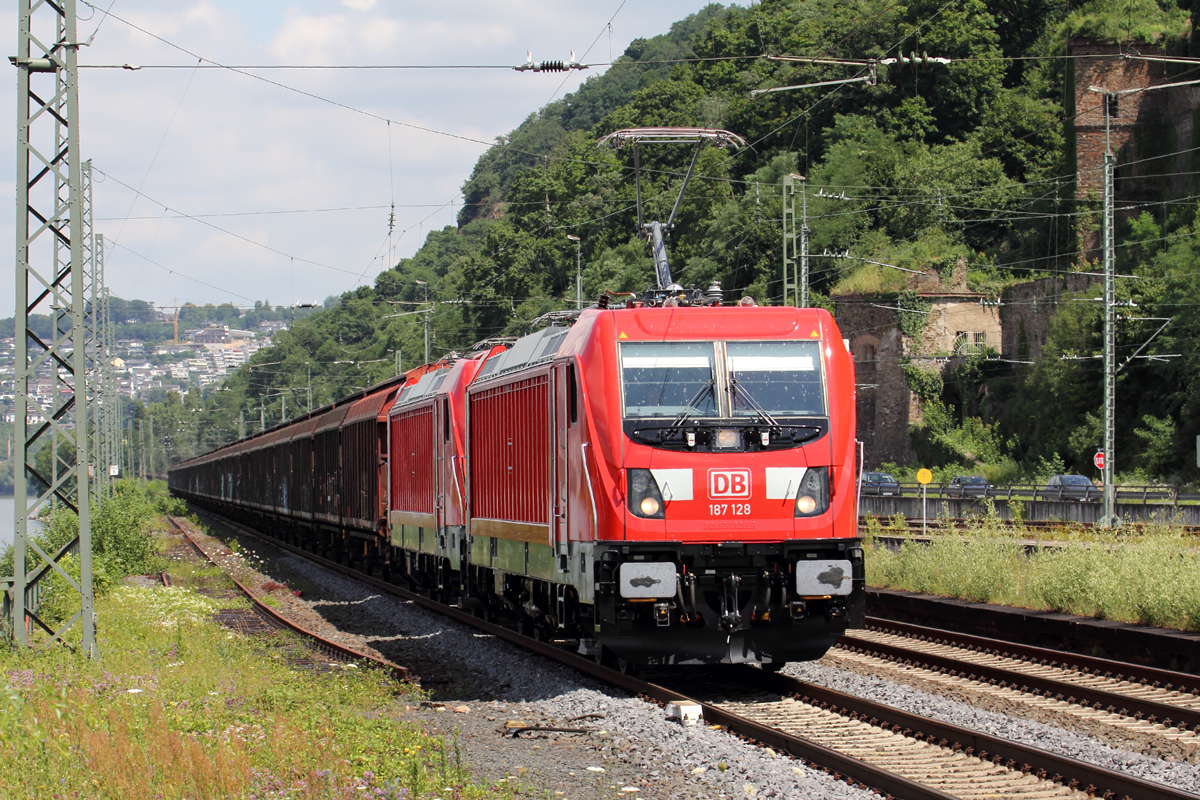 DB 187 128 mit 187 119 durchfahren Koblenz-Ehrenbreitstein 4.7.2017