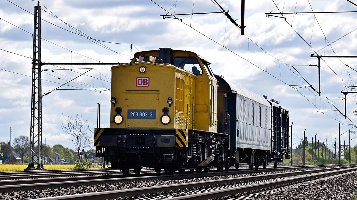 DB 203 303-3 am 09.05.17 kurz bevor der Bahnhof Dedensen-Gümmer durchfahren wird 