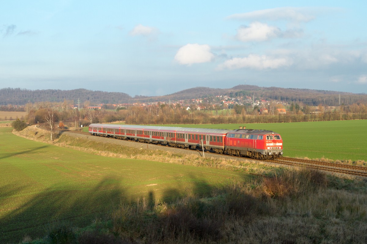 DB 218 451 mit ein n-Wagen garnitur passiert am 9 Dezember 2014 bei Goslar-Baßgeige mit RE 14069 nach Bad Harzburg.