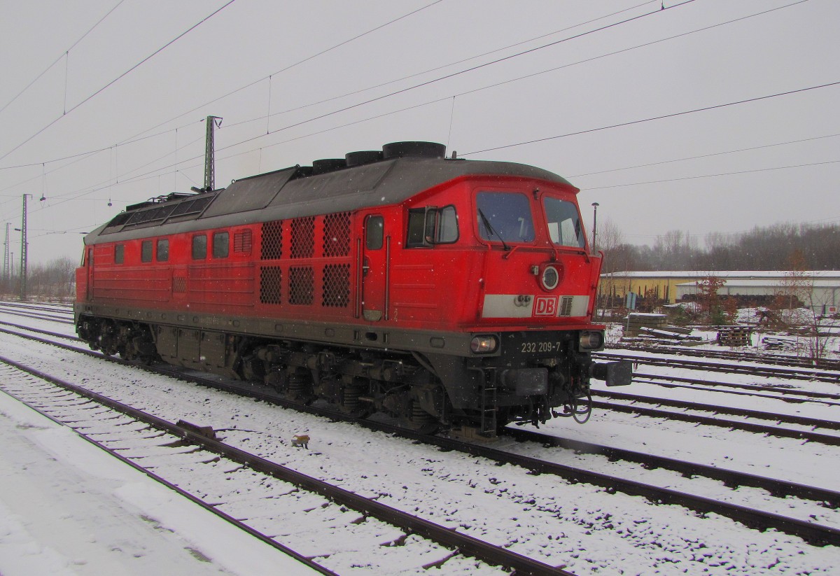 DB 232 209-7 am 24.01.2011 beim umsetzen in Altenburg. Sie brachte den RE 3625 aus Erfurt Hbf.