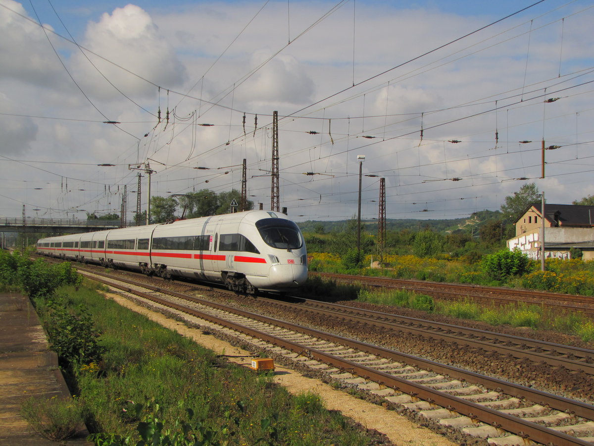 DB 411 032-6  Wittenberge  als ICE 1207 von Rostock Hbf nach München Hbf, am 08.09.2015 in Naumburg (S) Hbf.
