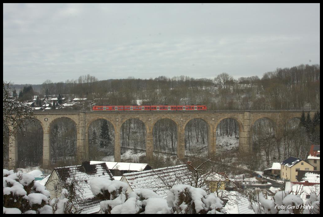 DB 425 ET der S Bahn Hannover Flughafen - Paderborn am 18.01.2017 auf dem Viadukt in Altenbeken unterwegs nach Hannover.