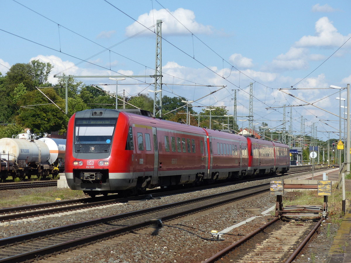 DB 612 022 + 612 173 als RE 3813 von Erfurt Hbf nach Würzburg Hbf, am 04.09.2017 in Neudietendorf.
