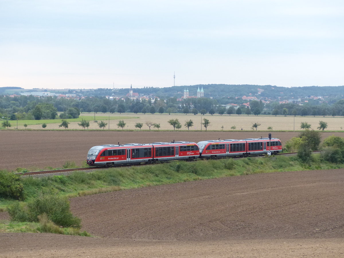 DB 642 166 + 642 171  Schloss Bernburg  als RB 26872 von Naumburg (S) Ost nach Nebra, am 09.09.2017 bei Kleinjena. Am Freyburger Winzerfest Wochendende kamen die Triebwagen der BR 642 zwischen Naumburg und Nebra, statt der 672er, zum Einsatz.