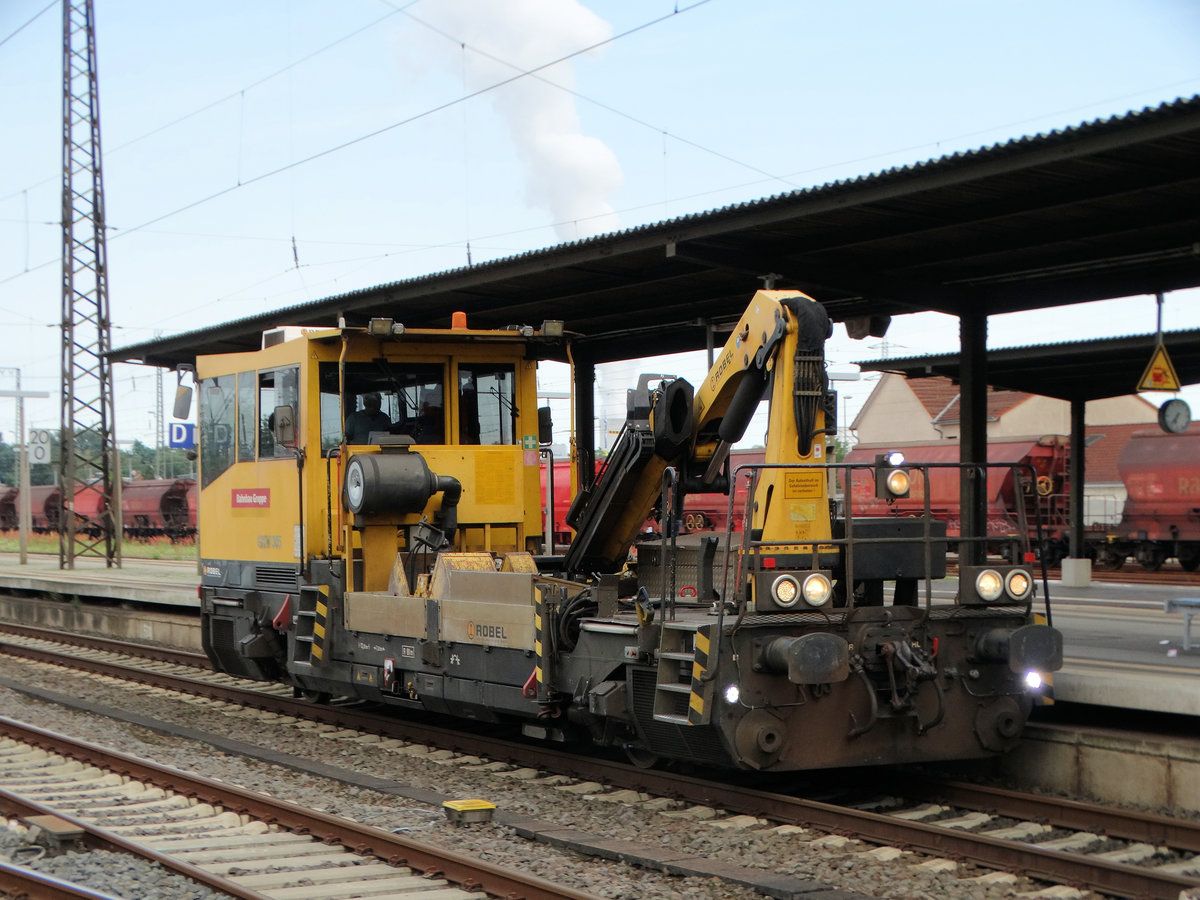 DB Bahnbau Gruppe ROBEL Gleiskraftwagen am 21.07.16 in Hanau Hbf 