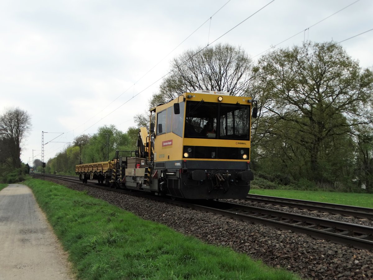 DB Bahnbaugruppe Robel GAF am 07.04.17 bei Maintal Ost 