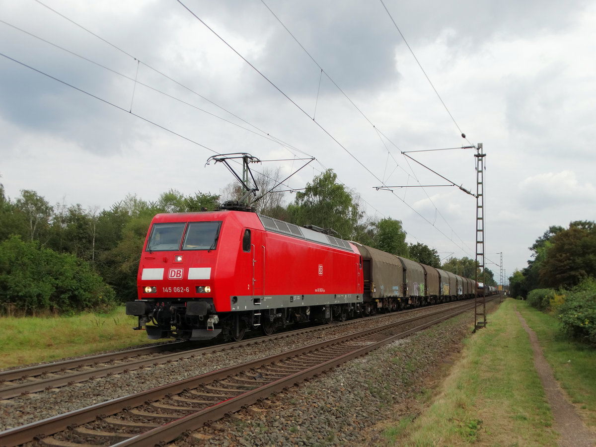 DB Cargo 145 062-6 mit gemischten Güterzug am 20.09.16 bei Hanau West