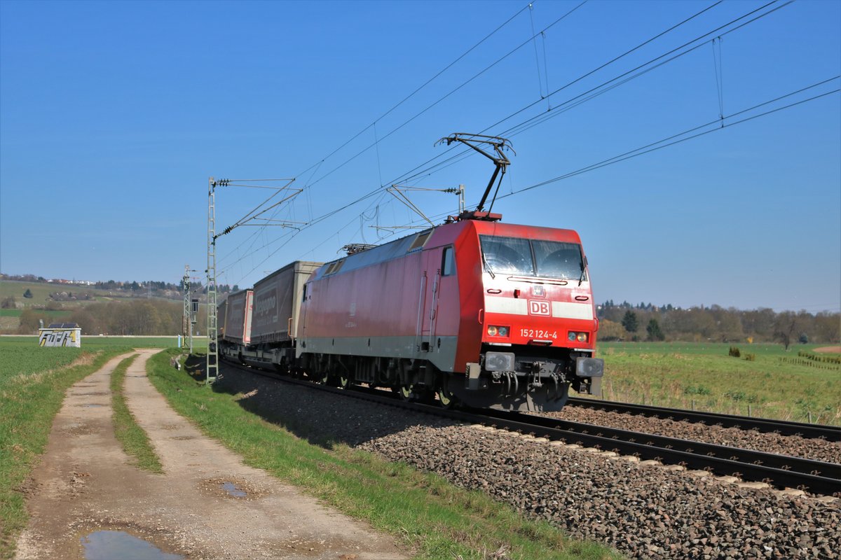 DB Cargo 152 142-4 mit einen KLV am 07.04.18 bei Niederwalluf (rechte Rheinstrecke) 