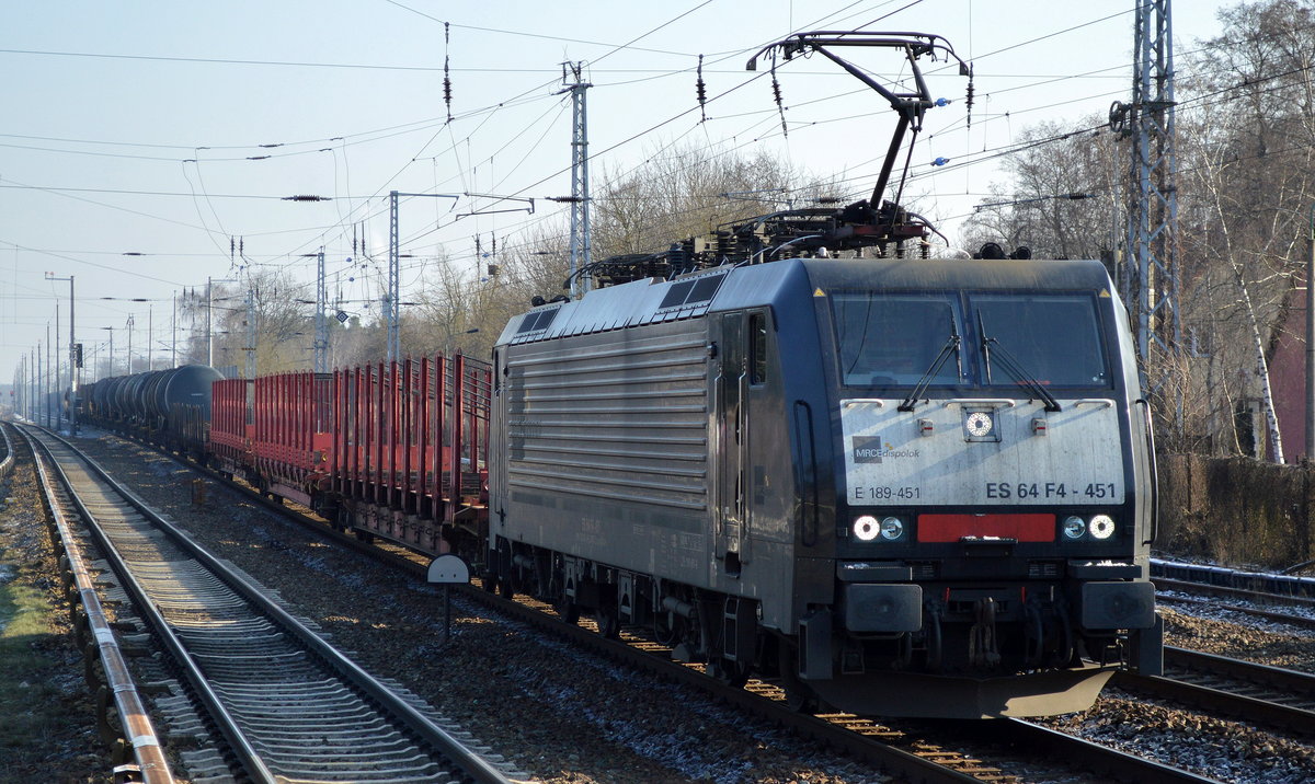 DB Cargo Deutschland AG mit der polnischen MRCE Dispo ES 64 F4-451 [NVR-Number: 91 51 5170 025-8 PL-DISPO]  und einem gemischten Güterzug am 08.02.18 Berlin-Hirschgarten.