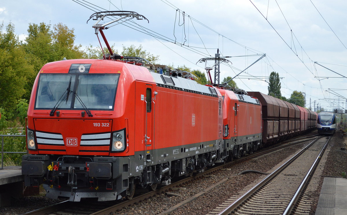DB Cargo Deutschland AG mit der Doppeltraktion   193 322  [NVR-Number: 91 80 6193 322-5 D-DB] + 193 329  [NVR-Number: 91 80 6193 329-0 D-DB] mit Erzzug (leer) Richtung Hamburg am 05.09.18 Bf. Berlin-Hohenschönhausen. 
